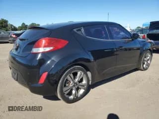 ✅ 2015 Hyundai Veloster • VIN: KMHTC6AD2FU231178 • Lot: 76077744. Wystawiony na Copart z przebiegiem 124 857 mil. Bezpłatny archiwum sprzedaży aukcyjnych z USA i szczegółowy raport historii pojazdu na DreamBid. Zdjęcie 3.