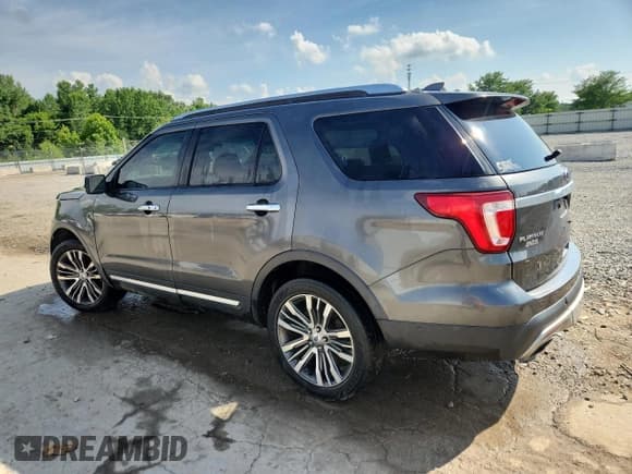 ✅ 2016 Ford Explorer Platinum • VIN: 1FM5K8HT6GGA53294 • Lot: 62171665. Wystawiony na Copart z przebiegiem 177 507 mil. Bezpłatny archiwum sprzedaży aukcyjnych z USA i szczegółowy raport historii pojazdu na DreamBid. Zdjęcie 2.