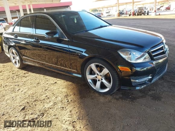 ✅ 2014 Mercedes-Benz C 250 Sport • VIN: WDDGF4HB7EA966752 • Lot: 41063040. Wystawiony na IAAI z przebiegiem 106 218 mil. Bezpłatny archiwum sprzedaży aukcyjnych z USA i szczegółowy raport historii pojazdu na DreamBid. Zdjęcie 1.