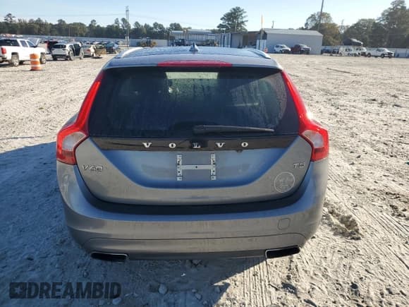 ✅ 2017 Volvo V60 Premier • VIN: YV140MEK2H1337627 • Lot: 82715315. Listed on Copart with 104,350 mi. Free auction sales archive from the USA and detailed vehicle history report at DreamBid. Image 6.