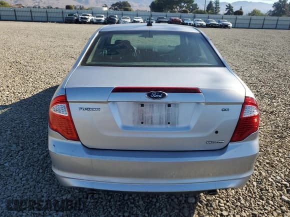 ✅ 2012 Ford Fusion SE • VIN: 3FAHP0HG1CR323290 • Лот: 82670035. Опубликован ранее на Copart с пробегом 121 839 миль. Бесплатный доступ к архиву аукционных продаж из США и подробный отчёт об истории автомобиля на DreamBid. Изображение 6.