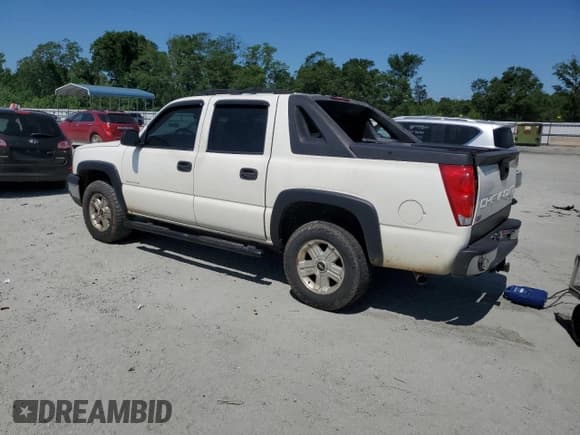 ✅ 2005 Chevrolet Avalanche LS • VIN: 3GNEC12Z25G205098 • Lot: 60939285. Listed on Copart with 301,446 mi. Free auction sales archive from the USA and detailed vehicle history report at DreamBid. Image 2.