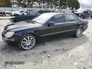 ✅ 2000 Mercedes-Benz S 320/430/500 • VIN: WDBNG70J0YA045513 • Лот: 90717635. Опубликован ранее на Copart с пробегом 98 885 миль. Бесплатный доступ к архиву аукционных продаж из США и подробный отчёт об истории автомобиля на DreamBid. Изображение 1.