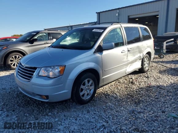✅ 2008 Chrysler Town & Country Touring • VIN: 2A8HR54P28R658569 • Лот: 86882685. Опубликован ранее на Copart с пробегом 138 330 миль. Бесплатный доступ к архиву аукционных продаж из США и подробный отчёт об истории автомобиля на DreamBid. Изображение 1.