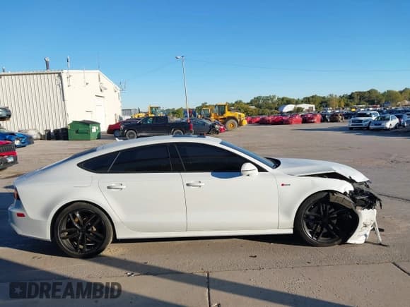 ✅ 2016 Audi A7 Premium Plus • VIN: WAUWGAFC2GN081459 • Lot: 43517072. Listed on IAAI with 80,660 mi. Free auction sales archive from the USA and detailed vehicle history report at DreamBid. Image 13.