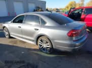 ✅ 2018 Volkswagen Passat S • VIN: 1VWAA7A34JC006495 • Lot: 43596953. Wystawiony na IAAI z przebiegiem 96 964 mil. Bezpłatny archiwum sprzedaży aukcyjnych z USA i szczegółowy raport historii pojazdu na DreamBid. Zdjęcie 3.
