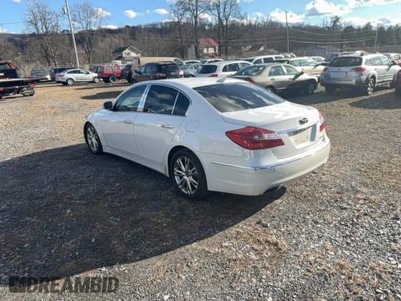 ✅ 2012 Hyundai Genesis 3.8L • VIN: KMHGC4DDXCU173141 • Лот: 93089185. Опубликован ранее на Copart с пробегом 130 293 миль. Бесплатный доступ к архиву аукционных продаж из США и подробный отчёт об истории автомобиля на DreamBid. Изображение 3.