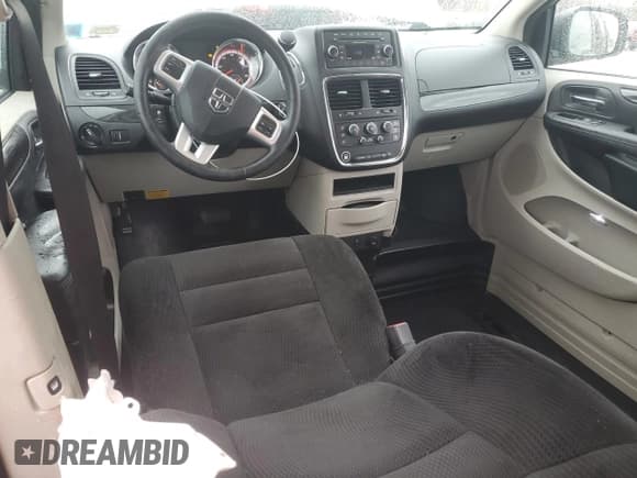 ✅ 2014 Dodge Grand Caravan SE • VIN: 2C4RDGBG1ER471425 • Lot: 90443765. Wystawiony na Copart z przebiegiem 63 031 mil. Bezpłatny archiwum sprzedaży aukcyjnych z USA i szczegółowy raport historii pojazdu na DreamBid. Zdjęcie 8.