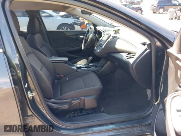 2018 Chevrolet Malibu LT z VIN 1G1ZD5ST2JF160114, wystawiony jako IAAI lot #43063782 z przebiegiem 117 178 mil mil oraz . Historia ofert i sprzedaży dostępna na DreamBid. Obrazek 5.