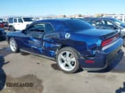 ✅ 2013 Dodge Challenger R/T Classic • VIN: 2C3CDYBT5DH611493 • Lot: 42227574. Wystawiony na IAAI z przebiegiem 76 907 mil. Bezpłatny archiwum sprzedaży aukcyjnych z USA i szczegółowy raport historii pojazdu na DreamBid. Zdjęcie 3.