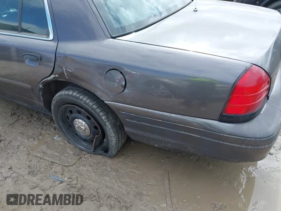 ✅ 2007 Ford Police Interceptor • VIN: 2FAFP71W97X155407 • Lot: 41881583. Wystawiony na IAAI z przebiegiem Nie podano. Bezpłatny archiwum sprzedaży aukcyjnych z USA i szczegółowy raport historii pojazdu na DreamBid. Zdjęcie 6.