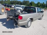 ✅ 2003 GMC Sonoma SLS • VIN: 1GTCS19X638129914 • Lot: 42048299. Wystawiony na IAAI z przebiegiem 169 901 mil. Bezpłatny archiwum sprzedaży aukcyjnych z USA i szczegółowy raport historii pojazdu na DreamBid. Zdjęcie 4.