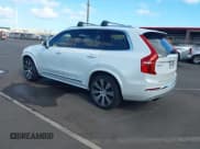 ✅ 2021 Volvo XC90 Inscription • VIN: YV4A221L7M1695318 • Lot: 42503595. Wystawiony na IAAI z przebiegiem 44 176 mil. Bezpłatny archiwum sprzedaży aukcyjnych z USA i szczegółowy raport historii pojazdu na DreamBid. Zdjęcie 3.