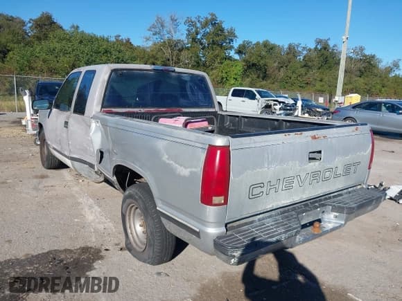 ✅ 1994 Chevrolet Silverado 1500 • VIN: 2GCEC19ZXR1282864 • Lot: 43584766. Wystawiony na IAAI z przebiegiem 260 656 mil. Bezpłatny archiwum sprzedaży aukcyjnych z USA i szczegółowy raport historii pojazdu na DreamBid. Zdjęcie 3.