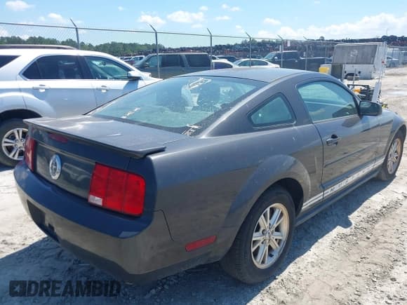 ✅ 2007 Ford Mustang Deluxe • VIN: 1ZVFT80NX75211227 • Лот: 43160650. Опубликован ранее на IAAI с пробегом 166 297 миль. Бесплатный доступ к архиву аукционных продаж из США и подробный отчёт об истории автомобиля на DreamBid. Изображение 4.