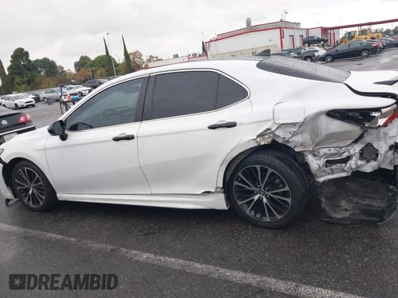 ✅ 2018 Toyota Camry XLE • VIN: 4T1B11HK5JU527927 • Лот: 43703439. Опубликован ранее на IAAI с пробегом 90 461 миль. Бесплатный доступ к архиву аукционных продаж из США и подробный отчёт об истории автомобиля на DreamBid. Изображение 14.