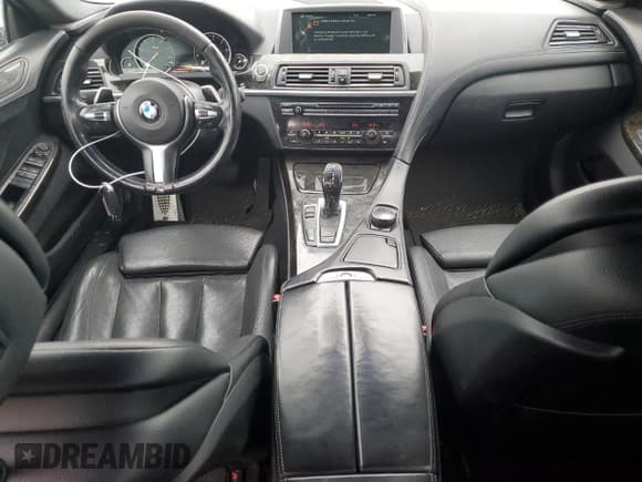 ✅ 2015 BMW 6 Series 640i xDrive • VIN: WBA6B8C55FD452972 • Lot: 44559495. Wystawiony na Copart z przebiegiem 114 358 mil. Bezpłatny archiwum sprzedaży aukcyjnych z USA i szczegółowy raport historii pojazdu na DreamBid. Zdjęcie 8.