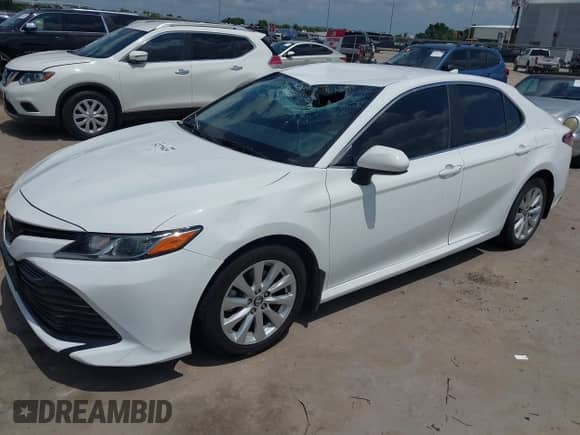 2019 Toyota Camry LE z VIN 4T1B11HK6KU276241, wystawiony jako IAAI lot #42379029 z przebiegiem 81 411 mil mil oraz . Historia ofert i sprzedaży dostępna na DreamBid. Obrazek 20.