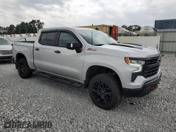 ✅ 2022 Chevrolet Silverado 1500 LT Trail Boss • VIN: 3GCUDFED8NG596000 • Lot: 71113755. Wystawiony na Copart z przebiegiem 14 037 mil. Bezpłatny archiwum sprzedaży aukcyjnych z USA i szczegółowy raport historii pojazdu na DreamBid. Zdjęcie 4.