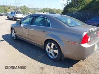 2011 Chevrolet Malibu 2LT z VIN 1G1ZD5E74BF256195, wystawiony jako IAAI lot #43393207 z przebiegiem 73 792 mil mil oraz . Historia ofert i sprzedaży dostępna na DreamBid. Obrazek 3.