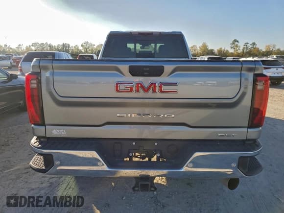 ✅ 2024 GMC Sierra 3500HD SLT • VIN: 1GT49UEYXRF257660 • Lot: 96170865. Wystawiony na Copart z przebiegiem 22 336 mil. Bezpłatny archiwum sprzedaży aukcyjnych z USA i szczegółowy raport historii pojazdu na DreamBid. Zdjęcie 6.