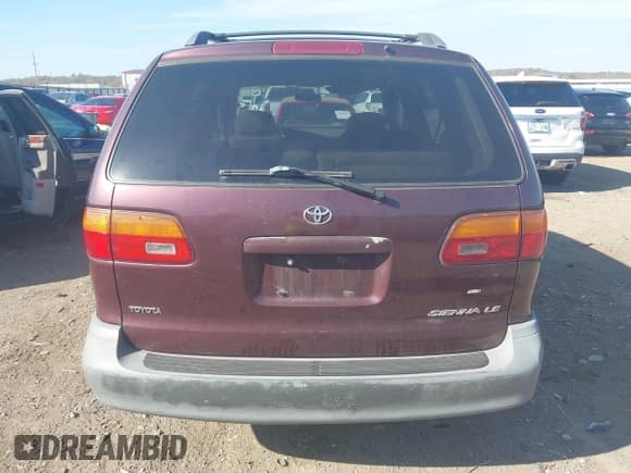 ✅ 2000 Toyota Sienna LE • VIN: 4T3ZF13CXYU190625 • Lot: 43615804. Listed on IAAI with 175,330 mi. Free auction sales archive from the USA and detailed vehicle history report at DreamBid. Image 16.