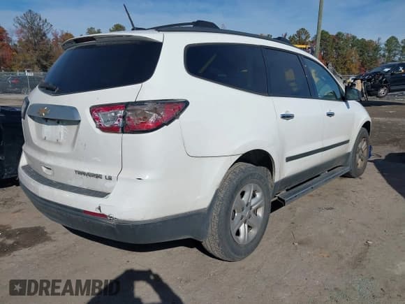 ✅ 2016 Chevrolet Traverse LS • VIN: 1GNKRFED4GJ271801 • Lot: 43582649. Wystawiony na IAAI z przebiegiem 249 001 mil. Bezpłatny archiwum sprzedaży aukcyjnych z USA i szczegółowy raport historii pojazdu na DreamBid. Zdjęcie 4.