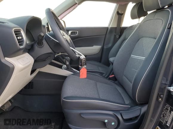 ✅ 2024 Hyundai Venue Limited • VIN: KMHRC8A37RU325834 • Lot: 46902095. Listed on Copart with 2,680 mi. Free auction sales archive from the USA and detailed vehicle history report at DreamBid. Image 7.