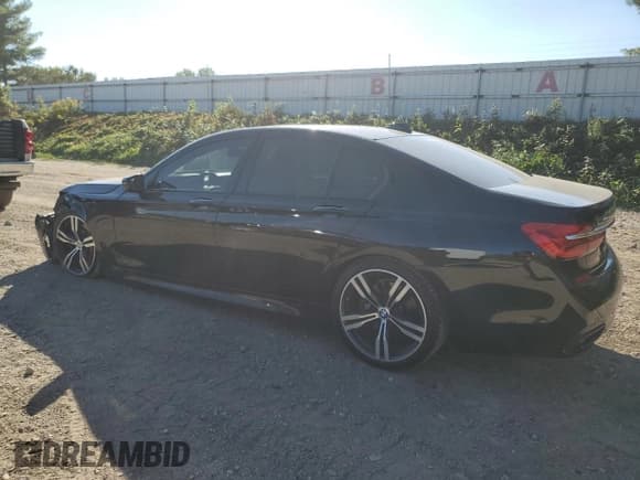 ✅ 2016 BMW 7 Series 750i xDrive • VIN: WBA7B0C57GG526950 • Lot: 81829615. Wystawiony na Copart z przebiegiem 84 030 mil. Bezpłatny archiwum sprzedaży aukcyjnych z USA i szczegółowy raport historii pojazdu na DreamBid. Zdjęcie 2.
