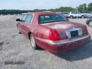 ✅ 1998 Lincoln Town Car Signature • VIN: 1LNFM82W8WY688852 • Lot: 42365729. Listed on IAAI with 194,232 mi. Free auction sales archive from the USA and detailed vehicle history report at DreamBid. Image 3.