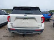 ✅ 2022 Ford Explorer King Ranch • VIN: 1FM5K8LC3NGB13097 • Lot: 43332749. Wystawiony na IAAI z przebiegiem 46 044 mil. Bezpłatny archiwum sprzedaży aukcyjnych z USA i szczegółowy raport historii pojazdu na DreamBid. Zdjęcie 17.