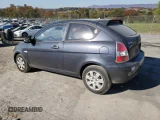 2009 Hyundai Accent Auto GS z VIN KMHCM36C59U139904, wystawiony jako Copart lot #77147234 z przebiegiem 137 607 mil mil oraz Szkoda całkowita • Salvage title. Historia ofert i sprzedaży dostępna na DreamBid. Obrazek 2.