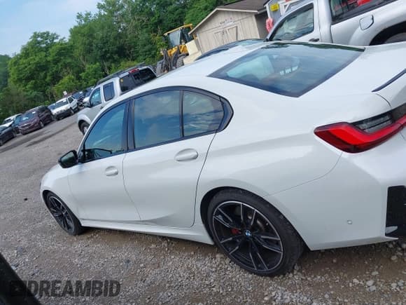 ✅ 2024 BMW 3 Series M340i xDrive • VIN: 3MW49FF02R8E13457 • Lot: 42611678. Wystawiony na IAAI z przebiegiem 11 052 mil. Bezpłatny archiwum sprzedaży aukcyjnych z USA i szczegółowy raport historii pojazdu na DreamBid. Zdjęcie 14.
