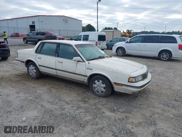 ✅ 1988 Oldsmobile Cutlass Ciera • VIN: 1G3AM51W8JG300886 • Lot: 43313981. Listed on IAAI with 97,295 mi. Free auction sales archive from the USA and detailed vehicle history report at DreamBid. Image 1.