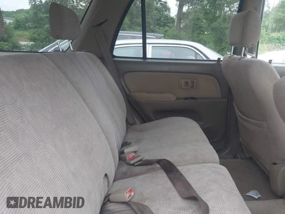 ✅ 2000 Toyota 4Runner SR5 • VIN: JT3GN86R6Y0137187 • Lot: 42347410. Listed on IAAI with 317,580 mi. Free auction sales archive from the USA and detailed vehicle history report at DreamBid. Image 8.