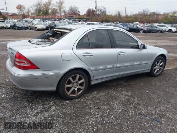 ✅ 2007 Mercedes-Benz C 280 Luxury • VIN: WDBRF92H87F879315 • Lot: 43735428. Wystawiony na IAAI z przebiegiem 120 059 mil. Bezpłatny archiwum sprzedaży aukcyjnych z USA i szczegółowy raport historii pojazdu na DreamBid. Zdjęcie 4.
