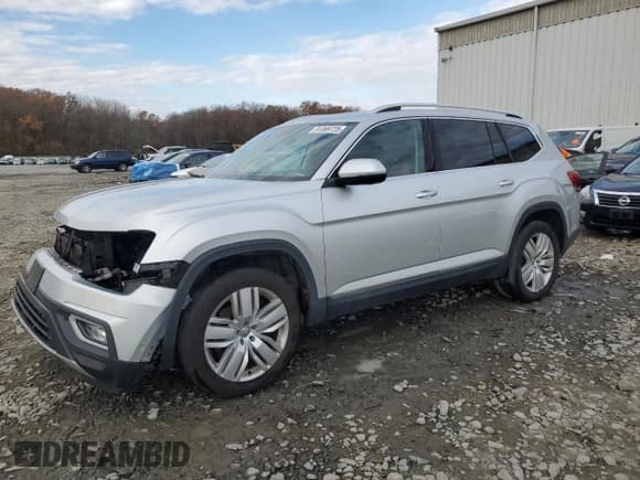 ✅ 2018 Volkswagen Atlas SEL Premium • VIN: 1V2NR2CA6JC586245 • Лот: 91369725. Опубликован ранее на Copart с пробегом 111 459 миль. Бесплатный доступ к архиву аукционных продаж из США и подробный отчёт об истории автомобиля на DreamBid. Изображение 1.