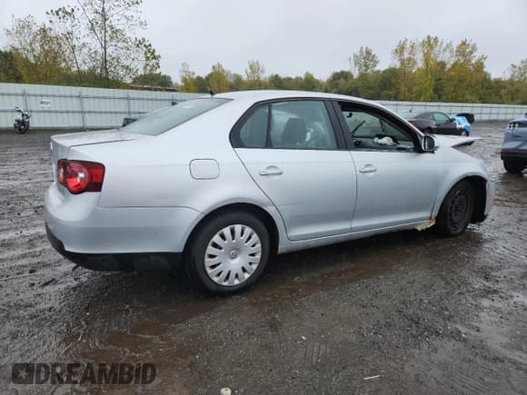 ✅ 2009 Volkswagen Jetta S • VIN: 3VWJZ71K29M140870 • Lot: 86284685. Listed on Copart with 132,910 mi. Free auction sales archive from the USA and detailed vehicle history report at DreamBid. Image 3.