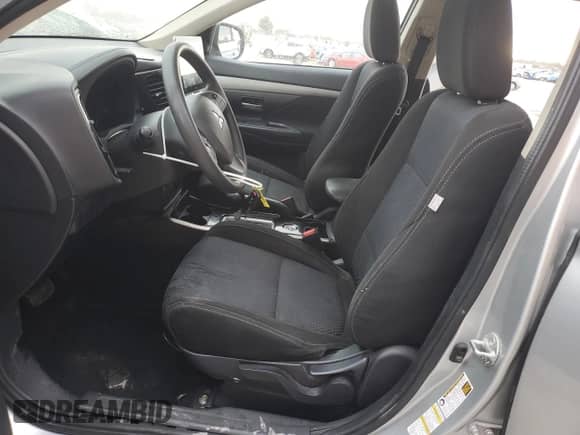 2018 Mitsubishi Outlander ES z VIN JA4AZ3A34JZ040495, wystawiony jako Copart lot #71119415 z przebiegiem 161 625 mil mil oraz Szkoda całkowita • Salvage title. Historia ofert i sprzedaży dostępna na DreamBid. Obrazek 7.