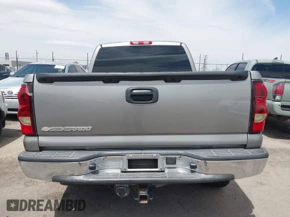 2006 Chevrolet Silverado 1500 LT2 z VIN 2GCEC19T361333158, wystawiony jako IAAI lot #42218305 z przebiegiem 220 009 mil mil oraz . Historia ofert i sprzedaży dostępna na DreamBid. Obrazek 17.