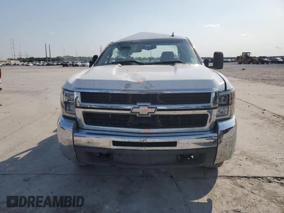✅ 2008 Chevrolet Silverado 2500HD Work Truck • VIN: 1GCHC29K28E173673 • Lot: 58024315. Wystawiony na Copart z przebiegiem 229 001 mil. Bezpłatny archiwum sprzedaży aukcyjnych z USA i szczegółowy raport historii pojazdu na DreamBid. Zdjęcie 5.