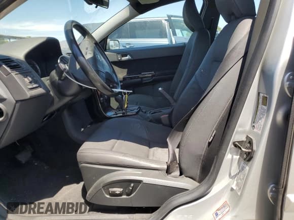 ✅ 2006 Volvo V50 2.4L • VIN: YV1MW390362171787 • Lot: 62312785. Wystawiony na Copart z przebiegiem 201 549 mil. Bezpłatny archiwum sprzedaży aukcyjnych z USA i szczegółowy raport historii pojazdu na DreamBid. Zdjęcie 7.