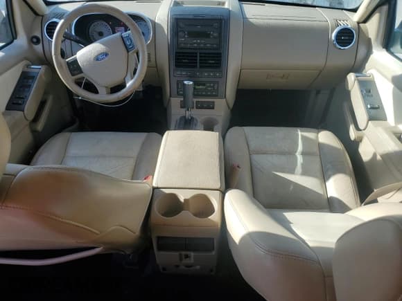 ✅ 2007 Ford Explorer Sport Trac Limited • VIN: 1FMEU53827UB06215 • Лот: 91043015. Опубликован ранее на Copart с пробегом 143 567 миль. Бесплатный доступ к архиву аукционных продаж из США и подробный отчёт об истории автомобиля на DreamBid. Изображение 8.