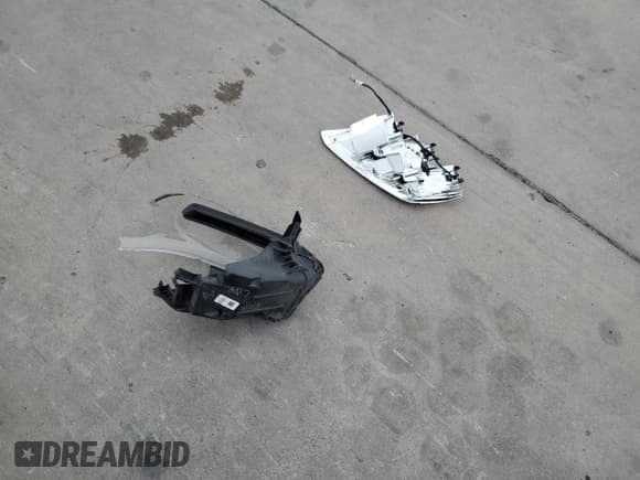 ✅ 2023 Chevrolet Suburban Z71 • VIN: 1GNSKDKD0PR366600 • Lot: 78516274. Wystawiony na Copart z przebiegiem 37 344 mil. Bezpłatny archiwum sprzedaży aukcyjnych z USA i szczegółowy raport historii pojazdu na DreamBid. Zdjęcie 13.