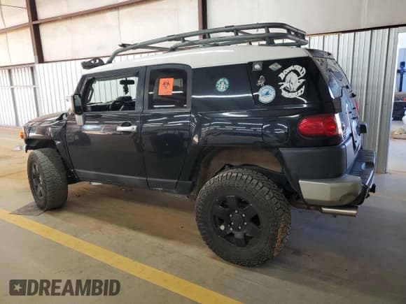 ✅ 2007 Toyota FJ Cruiser • VIN: JTEBU11F070075065 • Lot: 86189855. Listed on Copart with 267,061 mi. Free auction sales archive from the USA and detailed vehicle history report at DreamBid. Image 2.