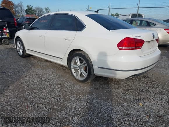 ✅ 2013 Volkswagen Passat SE • VIN: 1VWBN7A37DC126398 • Лот: 43285640. Опубликован ранее на IAAI с пробегом 161 330 миль. Бесплатный доступ к архиву аукционных продаж из США и подробный отчёт об истории автомобиля на DreamBid. Изображение 3.