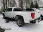 2021 Chevrolet Silverado 3500HD LT z VIN 1GC4YTEY5MF163725, wystawiony jako Copart lot #43392655 z przebiegiem 108 242 mil mil oraz Czysty tytuł • Clean title. Historia ofert i sprzedaży dostępna na DreamBid. Obrazek 2.
