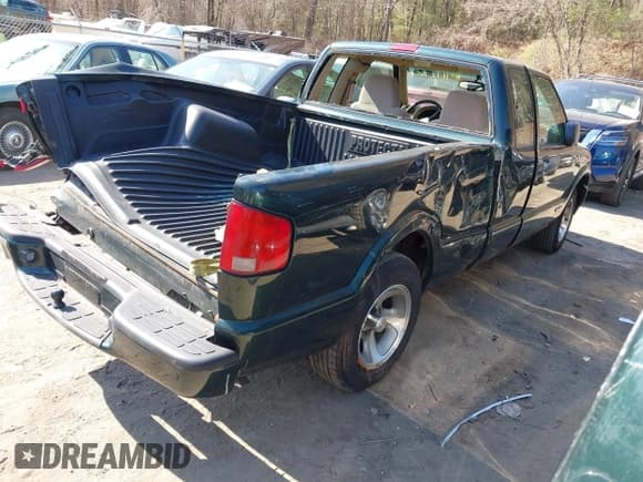 ✅ 2001 Chevrolet S-10 LS • VIN: 1GCCS19W718247295 • Лот: 41777640. Опубликован ранее на IAAI с пробегом 112 950 миль. Бесплатный доступ к архиву аукционных продаж из США и подробный отчёт об истории автомобиля на DreamBid. Изображение 4.