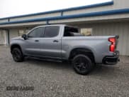 ✅ 2022 Chevrolet Silverado 1500 Custom Trail Boss • VIN: 3GCPYCEL9NG110320 • Lot: 51608405. Wystawiony na Copart z przebiegiem 50 716 mil. Bezpłatny archiwum sprzedaży aukcyjnych z USA i szczegółowy raport historii pojazdu na DreamBid. Zdjęcie 2.