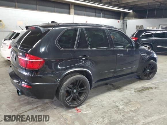 ✅ 2011 BMW X5 M • VIN: 5YMGY0C57BLK26916 • Lot: 81754145. Wystawiony na Copart z przebiegiem 146 376 mil. Bezpłatny archiwum sprzedaży aukcyjnych z USA i szczegółowy raport historii pojazdu na DreamBid. Zdjęcie 3.